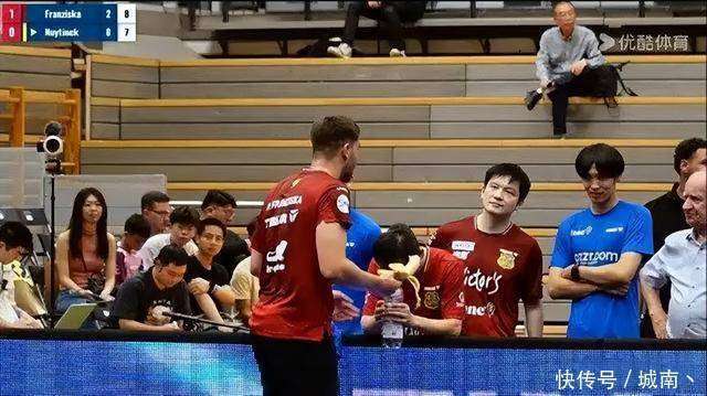 乐鱼app-武汉三镇训练开放日，今晚强势反弹引欢呼，德国杯在即，赛程密集仍需轮换(德国杯积分榜最新排名)