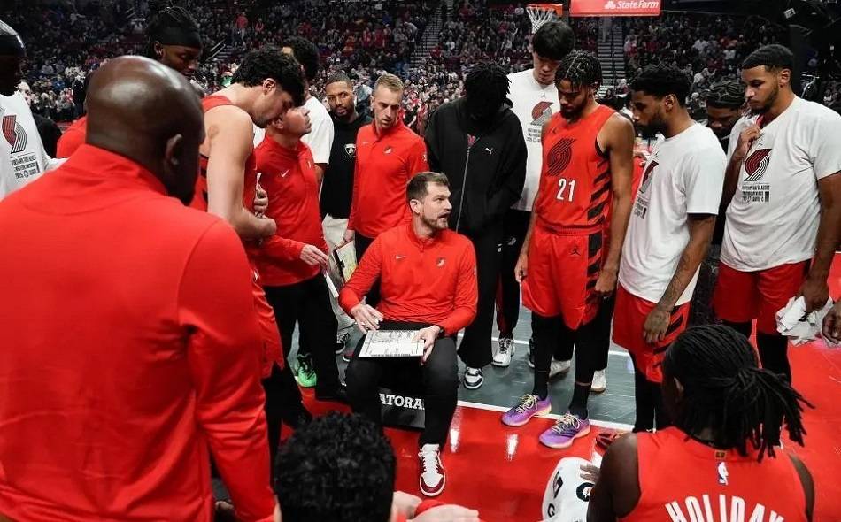 乐鱼官方网站-包含今晨突围战来临；迈阿密热火围绕CBA季后赛状态回暖；更衣室稳定；心理建设被强调的词条